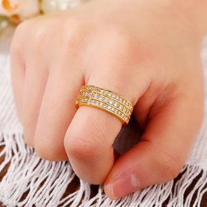 Anello Unisex di Lusso a Tre File Completamente Tempestato di Zirconi, Fascia di Alta Qualità Simbolo di Stato - Product Image 6