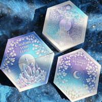 Boîte rigide personnalisée en forme d'hexagone pour jeu de tarot éducatif et divertissant avec estampage à chaud doré et guide, idéale comme cadeau