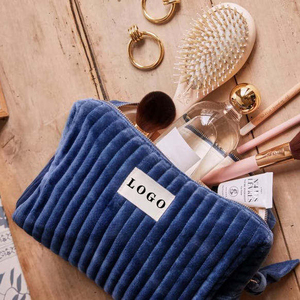 Pochette de maquillage personnalisée avec logo, pour femmes, mignonne, petite, de voyage, en coton biologique doux, en velours matelassé, avec fermeture éclair, grande taille - Product Image 5