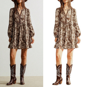 Fabbriche OEM Cinesi Supportano la Personalizzazione di Piccoli Lotti di Eleganti Abiti Casual Retrò con Stampa Totem e Maniche a Sbuffo. - Product Image 1