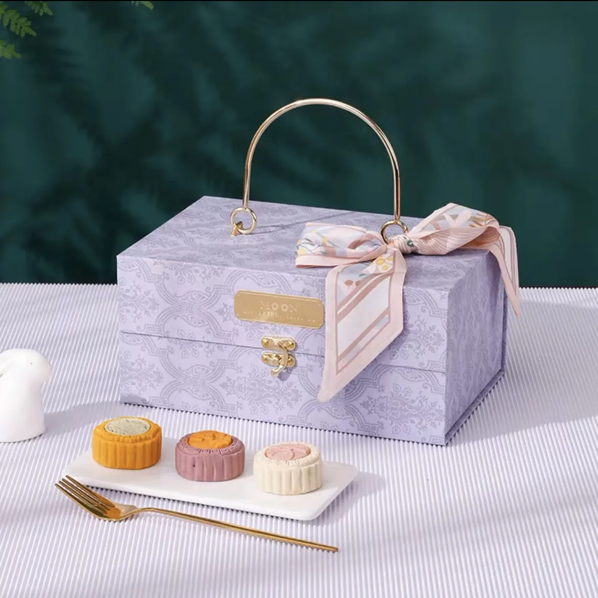 Fantezi baskılı ay kek tatil tatlı el çantası hediye kutusu yüksek kalite geri dönüşümlü lüks moonkek ambalaj saplı hediye kutusu