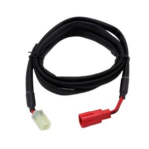 定制4针电线组件2根黑色电线和带聚酯套管的红色16AWG电线 - Product Image 1