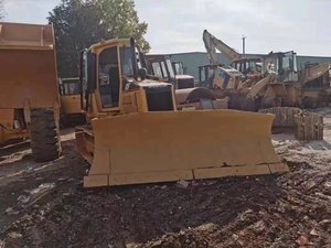 Bulldozer d'occasion CAT D5K – Tracteurs à chenilles Caterpillar D5G, D5C, D5H, D5N, D5K à prix abordable – Série CAT D5 – Petit bulldozer à chenilles - Product Image 4