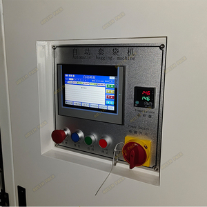 Máquina insertadora de bolsas de barril, apertura de bolsas de cartón, inserción y puño de bolsas de plástico perforadas en el interior de la máquina de cartón - Product Image 5