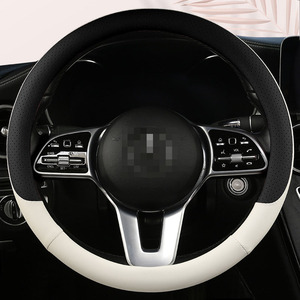 Cuero de alta calidad en relieve cuatro estaciones piel puntada a mano cubierta del <span class=keywords><strong>volante</strong></span> transpirable antideslizante al por mayor para coche - Product Image 2