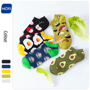 Vente en gros de <span class=keywords><strong>chaussettes</strong></span> courtes pour hommes et femmes pour bateau coupe basse nourriture fruits poisson zèbre coton chien dessin animé animal chaussette d'été - Product Image 4