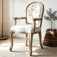 Chaise de salle à manger vintage en bois massif de style français, chaise de restaurant rétro européenne avec dossier et accoudoirs rembourrés pour hôtel et villa