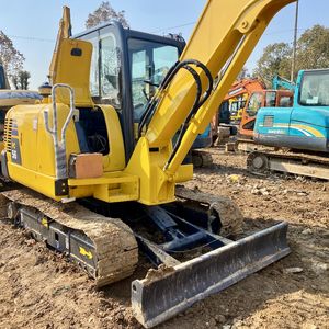 Excavadora sobre orugas Komatsu PC56 usada, bajas horas de trabajo, peso operativo de 5,6 toneladas, motor de alta eficiencia, caja de cambios bien mantenida - Product Image 3