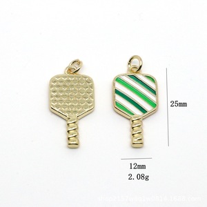 P373T Ciondoli a forma di racchetta da pickleball in ottone smaltato placcato oro 18K PVD, per la creazione di gioielli fai da te, braccialetti e portachiavi - Product Image 5