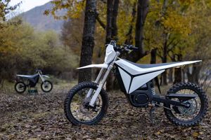 Nouvelle Moto 2026 pour Adolescent 3000W 48V Vélo Haute Vitesse Surge V 97.2V 45Ah Moto Tout-Terrain 35kW Moteur Central 110km/h Fu - Product Image 3