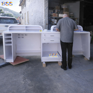 Mostrador <span class=keywords><strong>de</strong></span> Recepción Personalizado <span class=keywords><strong>de</strong></span> Corian y Acero Inoxidable para Hertz Car Rent, Mostrador <span class=keywords><strong>de</strong></span> Información Moderno para <span class=keywords><strong>Aeropuerto</strong></span>, Mostrador <span class=keywords><strong>de</strong></span> Recepción Moderno en Venta - Product Image 5