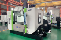 MVL1270 Centre d'usinage vertical automatique CNC à 4 axes Moteur haute performance Système de contrôle Fanuc / Siemens