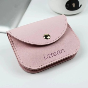 Cartera de Cuero PU Personalizada, Color Caramelo, para Tarjetas y Monedas, Mini, Portátil, Multifuncional, con Doble Hebilla - Product Image 1