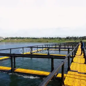 Jaulas flotantes para cultivo de peces, utilizadas para cría de tilapia