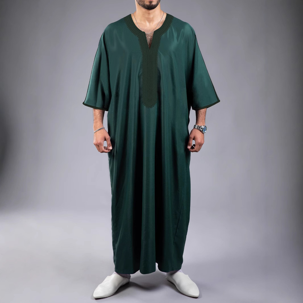 green emerald velvet dress Amazon.com: Black Cloak Bisht Arabian Men Saudi Eid Gulf Bedouin Islamic Costumes  Abaya Arab Egyptian Islam Dress Thobe Kaftan Jacket Caftan Mens Thoub  Jilbab Muslim Costume Robe Clothing Gorgeous And Elegant :