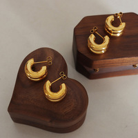 Fenny 18K plaqué or vente en gros Double couche dôme surface lisse C grosse boucle d'oreille en acier inoxydable pour les femmes