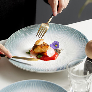 Plato de Porcelana Premium con Textura Radial Estilo Nórdico en Blanco y Azul, Vajilla Versátil para Banquetes y Catering de Hotel - Product Image 2