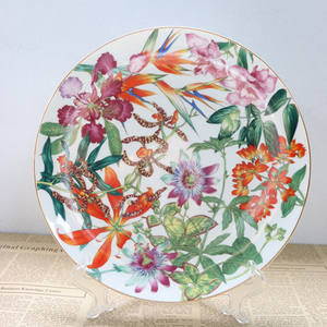 Assiettes en porcelaine fine de la série Rainforest de luxe, peintes à la main, rondes, en céramique, avec motif de plantes dorées, vaisselle - Product Image 1