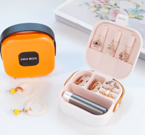 Hot Selling Portable <b>Plastic</b> Jewelry Box with <b>Mirror</b> Silicone Liner Removable Washable Jewelry Organizer for Travel and Home Use - Product Image 5