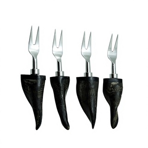 Juego de Cuchillos para Queso de Nuevo Estilo en Venta, Juego de Cubiertos de Alta Calidad Pulidos a Mano con Mango de Cuerno Negro para Uso en Hoteles, Hogares y Restaurantes - Product Image 1