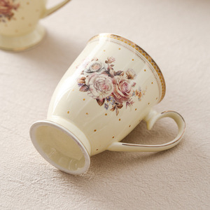 Taza de Cerámica Premium Francesa Beige con Puntos, Asa con Detalles en Oro, Apta para Microondas, para Café, Venta al por Mayor para Decoración del Hogar y Regalos - Product Image 3