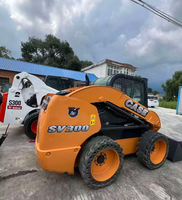 Chargeuse compacte CASE SV300 d'occasion à levage vertical pour travaux de construction lourds, terrassement et travaux sur chantier