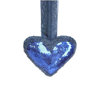 Adorno de árbol de Navidad de cuentas de cristal en forma de corazón de alta calidad en color azul Disponible en todos los colores y tamaños Decoración festiva - Product Image 1