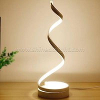Vente en gros Lampe de table LED moderne simple et rechargeable Lampe de table Protection des yeux Lampe de table Bar d'hôtel Lampe créative Lampe de table de nuit LED