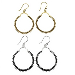 Vente en gros de boucles d'oreilles pendantes mode en or et argent antiques pour femmes bijoux pendants tendance en métal et laiton - Product Image 1