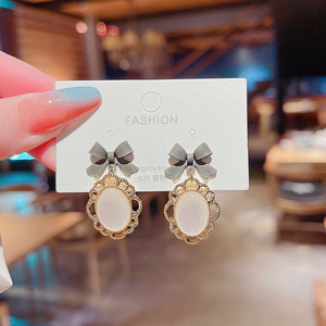 Boucles d'oreilles créoles noires roses de Style coréen, vente en gros, boucles d'oreilles mignonnes mélangées en acrylique mignonnes pour femmes, accessoires boucles d'oreilles - Product Image 4