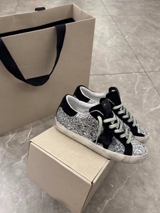 Chaussures de sport pour hommes, style décontracté et polyvalent, avec motifs étoiles et design brillant. Chaussures décontractées de style nouveau. - Product Image 4