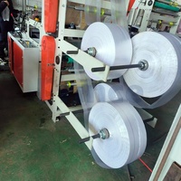 Machine de fabrication de sacs en plastique à double couche et quatre lignes pour T-shirts et sacs de courses, avec scellage thermique et découpe à froid