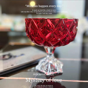 Plateau à gâteaux en <span class=keywords><strong>plastique</strong></span> robuste plateau à fruits secs <span class=keywords><strong>couvercle</strong></span> <span class=keywords><strong>de</strong></span> plateau <span class=keywords><strong>de</strong></span> <span class=keywords><strong>service</strong></span> aux fruits jetable blanc et or - Product Image 4