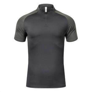 Camiseta deportiva de manga corta para hombre, de secado rápido, con cuello con cremallera, mezcla de poliéster y spandex, ropa deportiva para fitness y yoga. - Product Image 1