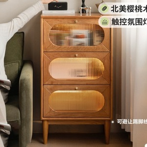 Commode en bois massif de 40 cm de large, armoire de rangement à trois tiroirs, meuble de chambre à coucher avec design à panneaux en verre - Product Image 5