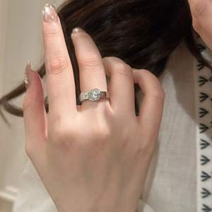 Bague de ceinture en argent pur S925 avec incrustation de diamants brossés, design de ceinture unique tendance et luxueux, diamant taillé - Product Image 4