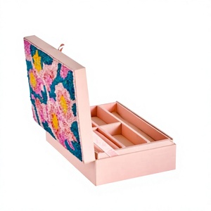 B.H CRAFTS Caja de Joyería de Terciopelo Bordada con Flores, Rectangular, Estilo Boho, con Tapa, Organizador, Decoración para el Hogar, Flores Rosas y Azules - Product Image 1