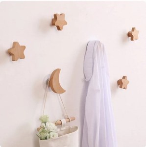 Crochet mural simple en bois massif personnalisable, étoile, lune, sans perforation, fleur, nuage, pour serviette, pour usage intérieur - Product Image 1
