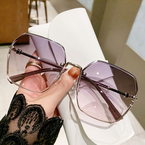 Nouvelles lunettes de soleil pour femmes, monture en métal, protection UV380, verres de classe 2, à la mode pour les grands visages - Product Image 5