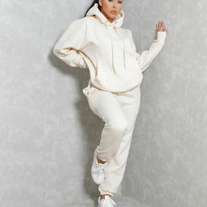 Ensemble de survêtements sportifs à capuche pour l'hiver, de haute qualité, personnalisables avec impression en relief, en coton doux, pour femmes et unisexe - Product Image 2