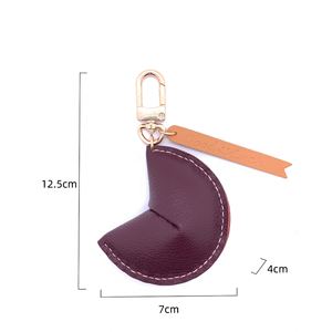 Llavero de piel sintética con diseño de galleta de la fortuna, amuleto de la suerte, accesorio de moda para llaves de coche, ideal para regalos. - Product Image 4