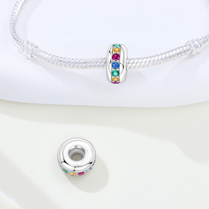 Pulsera de cuentas de cobre blanco - colgante con tope de goma y piedras de colores, un accesorio personalizado apto tanto para hombres como para mujeres - Product Image 5