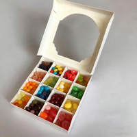 Süße Schokoladenriegel- und Keksverpackung: Kleine Gebäckbox mit 16 Fächern und Trennwänden – Leere Geschenkboxen
