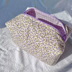 Muestra gratuita de neceser de maquillaje floral personalizado, bolsa de cosméticos de poliéster con diseño de flores, color rosa, bonita y colorida, para viajes, para niñas. - Product Image 3