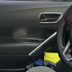 Accessori <span class=keywords><strong>interni</strong></span> automobilistici in fibra di carbonio in acciaio inossidabile OEM per 2022 <span class=keywords><strong>Toyota</strong></span> <span class=keywords><strong>Corolla</strong></span> con impugnatura a croce interna ad anello luminoso - Product Image 2