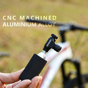 Inflador de CO2 de aire negro, bomba de neumáticos de bicicleta compatible con válvula <span class=keywords><strong>Presta</strong></span> y Schrader para bicicletas de montaña y carretera con funda aislada - Product Image 4