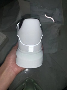 Venta al por mayor de fábrica: zapatillas de running para hombre, zapatillas blancas de suela gruesa para caminar, zapatillas deportivas casuales para hombre y mujer, estilo veraniego. - Product Image 2