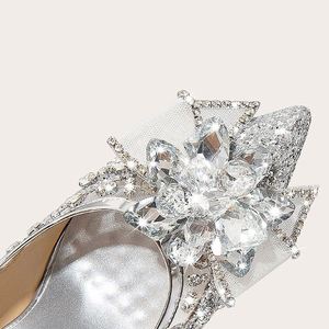 Chaussures de mariée de luxe pour femme à talons hauts, sexy, à bout pointu, avec fleur en verre cristal dorée, strass d'hiver, à bride arrière, à enfiler, à talon fin - Product Image 4