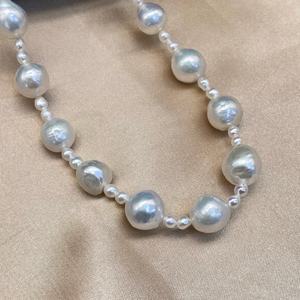 Collier en perles d'eau douce naturelles, chaîne de clavicule luxueuse et élégante, design de chaîne de pull élégant en papier sucré froissé - Product Image 3