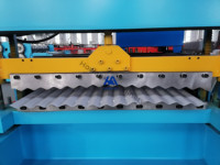 Machine de formage de carreaux de sol en acier entièrement automatique, machine de fabrication de tôles de sol ondulées avec engrenages, fournisseur chinois